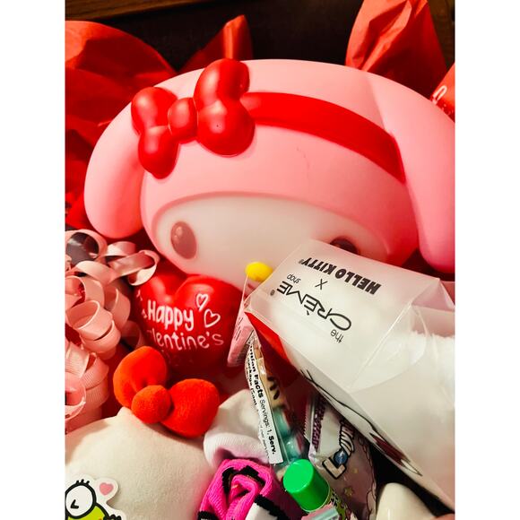 Hello Kitty Love basket 50 x 70 plush throw HK gummy hearts my melody light up - Picture 2 of 9